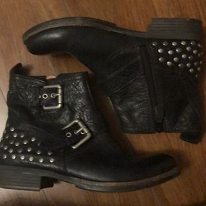 Naya low heel booties